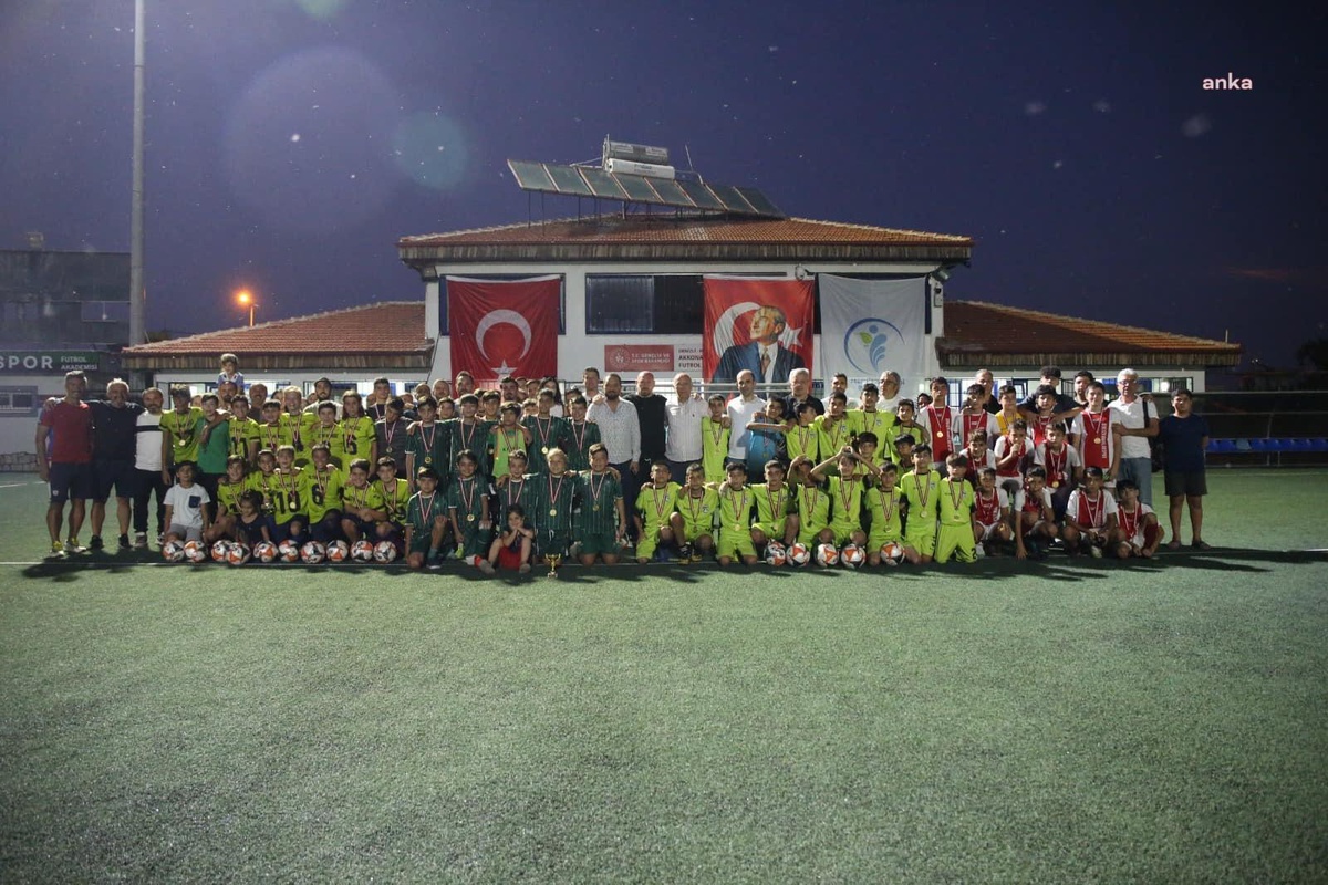 Merkezefendi Belediyesi tarafından düzenlenen spor turnuvalarında ödüller verildi