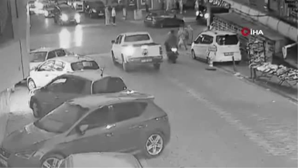 Esenyurt\'ta Motosikletli Saldırganlar Sokak Ortasında Silahlı Saldırı Düzenledi