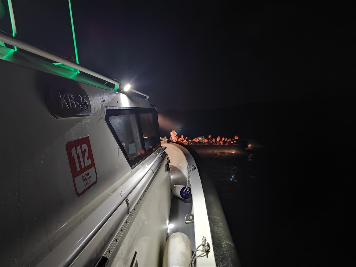 Muğla\'da 59 düzensiz göçmen kurtarıldı, 89\'u yakalandı