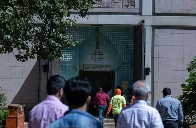 New York'ta bir ilk! Ezan sesi hoparlörlerden dışarıya verildi New York'ta bir ilk! Ezan sesi hoparlörlerden dışarıya verildi