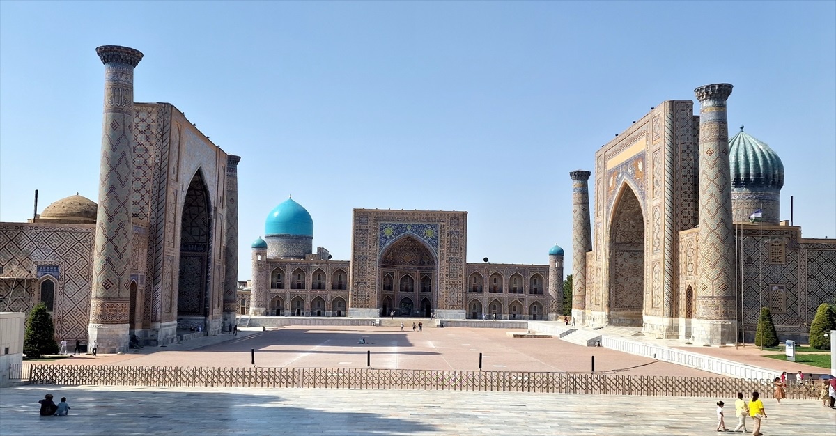 Özbekistan bağımsızlığının 32\'nci yılını kutluyor
