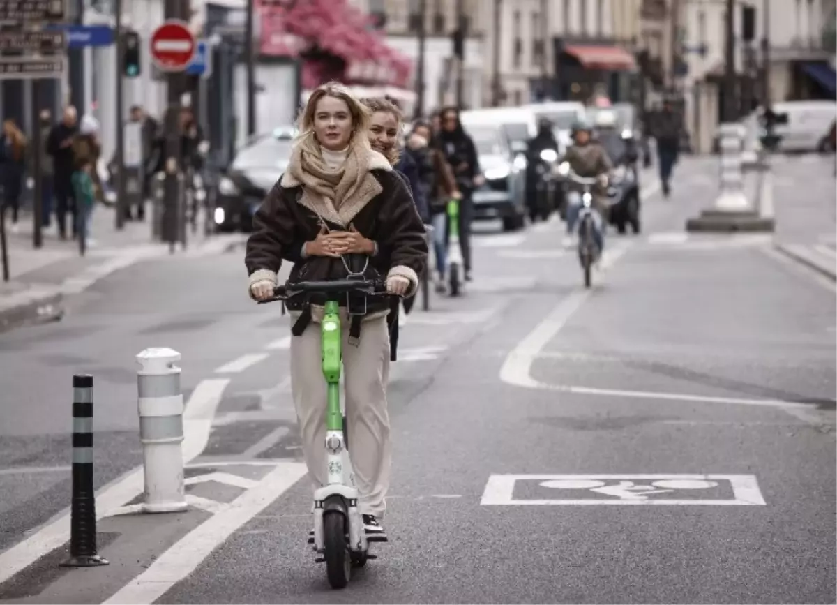 Paris güvenlik gerekçesi ile elektronik scooterleri yasaklayan ilk Avrupa başkenti oldu