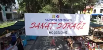 Sındırgılı kadınlar sanat sokağı ile geleneği devam ettirdi