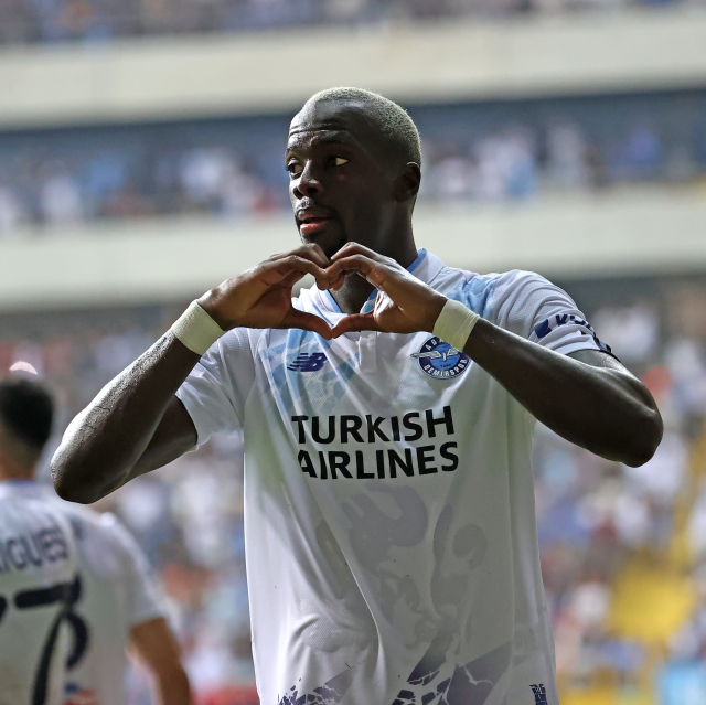 Son Dakika: Adana Demirspor, seri penaltı atışlarında Genk'e elenerek Konferans Ligi'ne play-off turunda veda etti