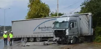 Yağmurda kayganlaşan yolda TIR kaza yaptı