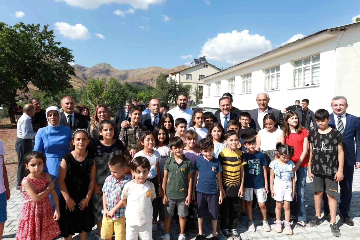 Bingöl Valisi Ahmet Hamdi Usta, Sancak Beldesi ile Kiğı ve Adaklı ilçelerini ziyaret etti