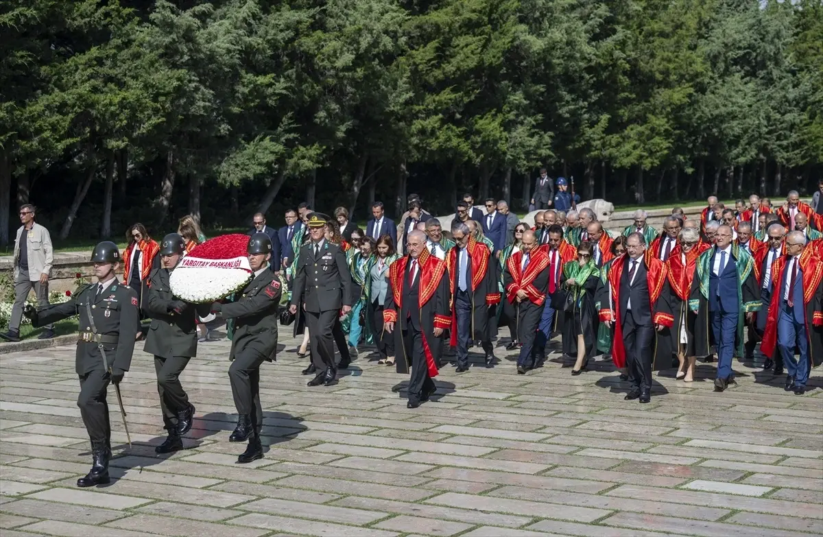 Yargıtay Başkanı Mehmet Akarca Anıtkabir\'i ziyaret etti