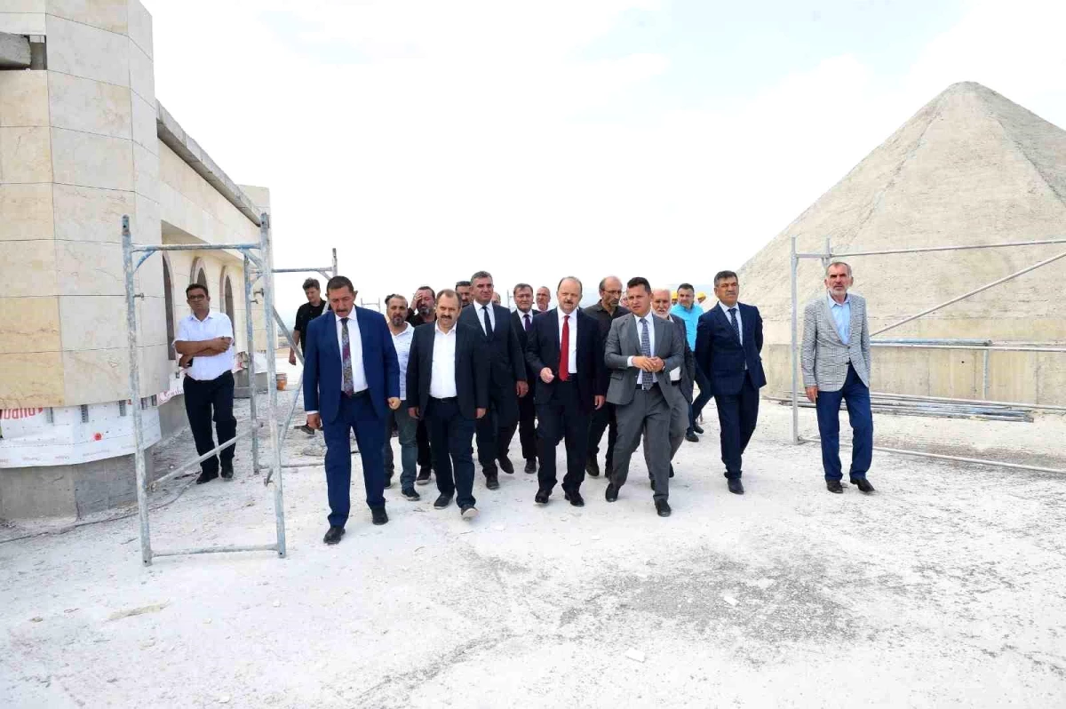 Kastamonu Üniversitesi Kampüsü\'nde Yarım Kalan Cami İnşaatı Yeniden Başladı