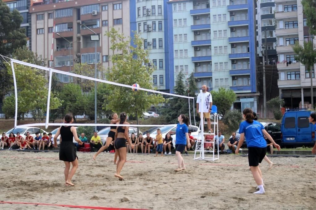 Trabzon\'da Plaj Voleybolu Turnuvası Başladı
