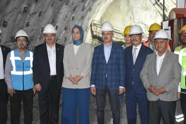 Ankara-İzmir Hızlı Tren Hattı ile 2 şehir arasındaki seyahat süresi 3 saat 30 dakikaya inecek Ankara-İzmir Hızlı Tren Hattı ile 2 şehir arasındaki seyahat süresi 3 saat 30 dakikaya inecek