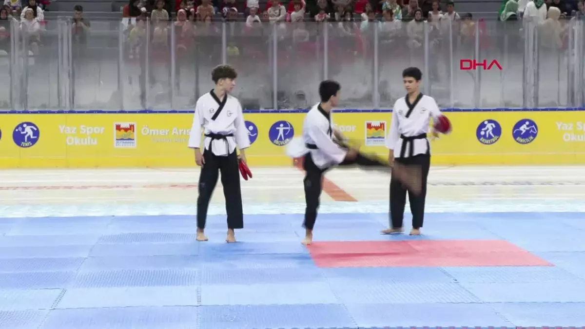 BAKAN BAK, AVRUPA ŞAMPİYONASI\'NDA FİNALE KALAN FİLENİN SULTANLARINI TEBRİK ETTİ