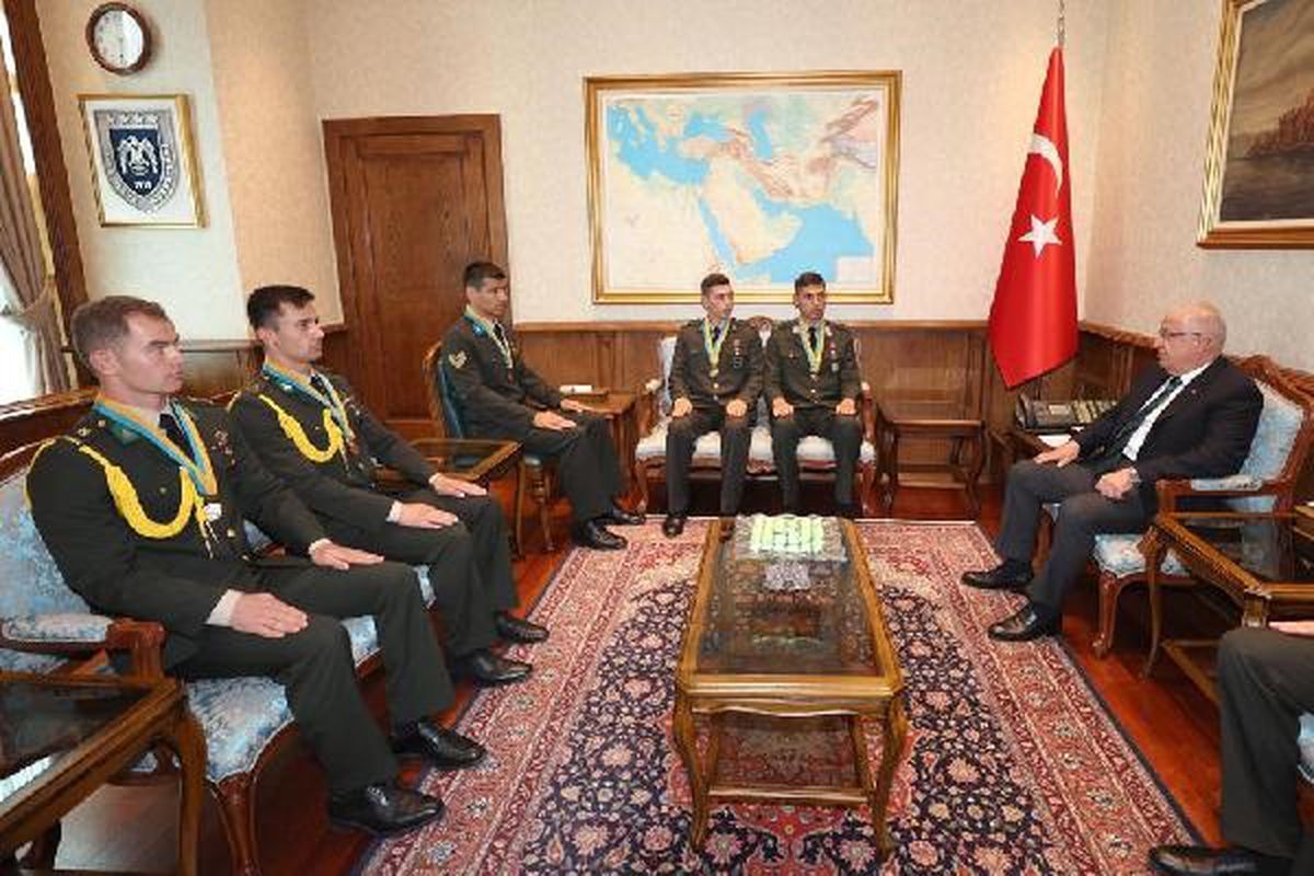 Milli Savunma Bakanı Yaşar Güler, TSK Spor Gücü\'nün Dünya Askeri Pentatlon Şampiyonası şampiyonlarını kabul etti