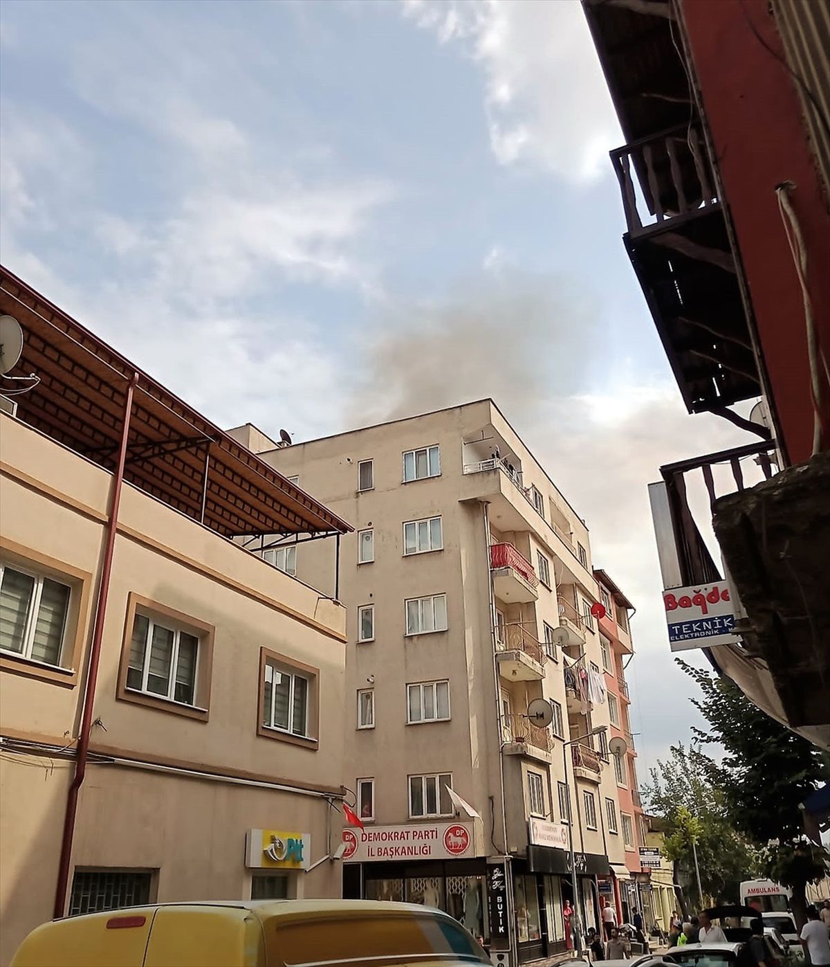 Bilecik\'te iki bina arasındaki boş arazide çıkan yangın söndürüldü