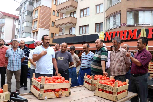 Zincir marketlerin fiyat politikası pazarcı esnafını ayaklandırdı: Dün 16 lira olan domates bugün 8 liraya nasıl indi?
