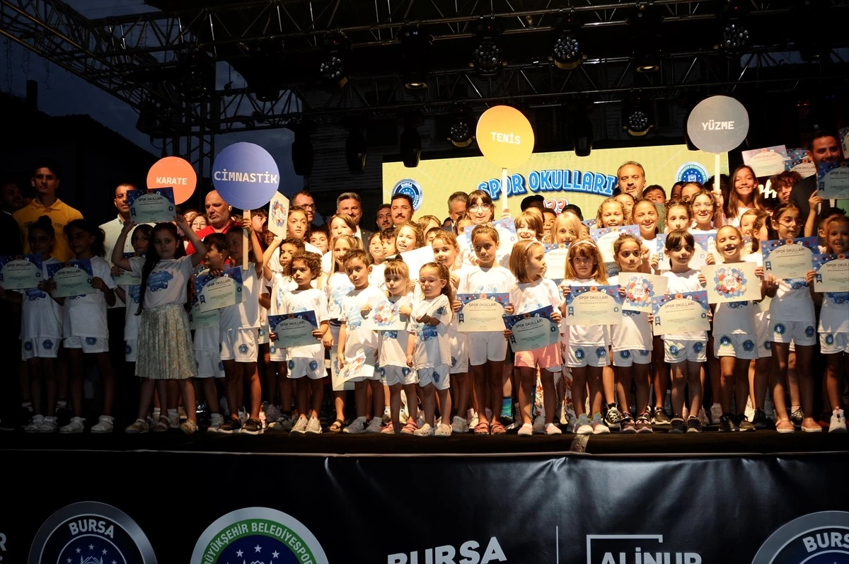 Bursa Büyükşehir Belediyesi Yaz Spor Okulları Sertifika Töreniyle Son Buldu