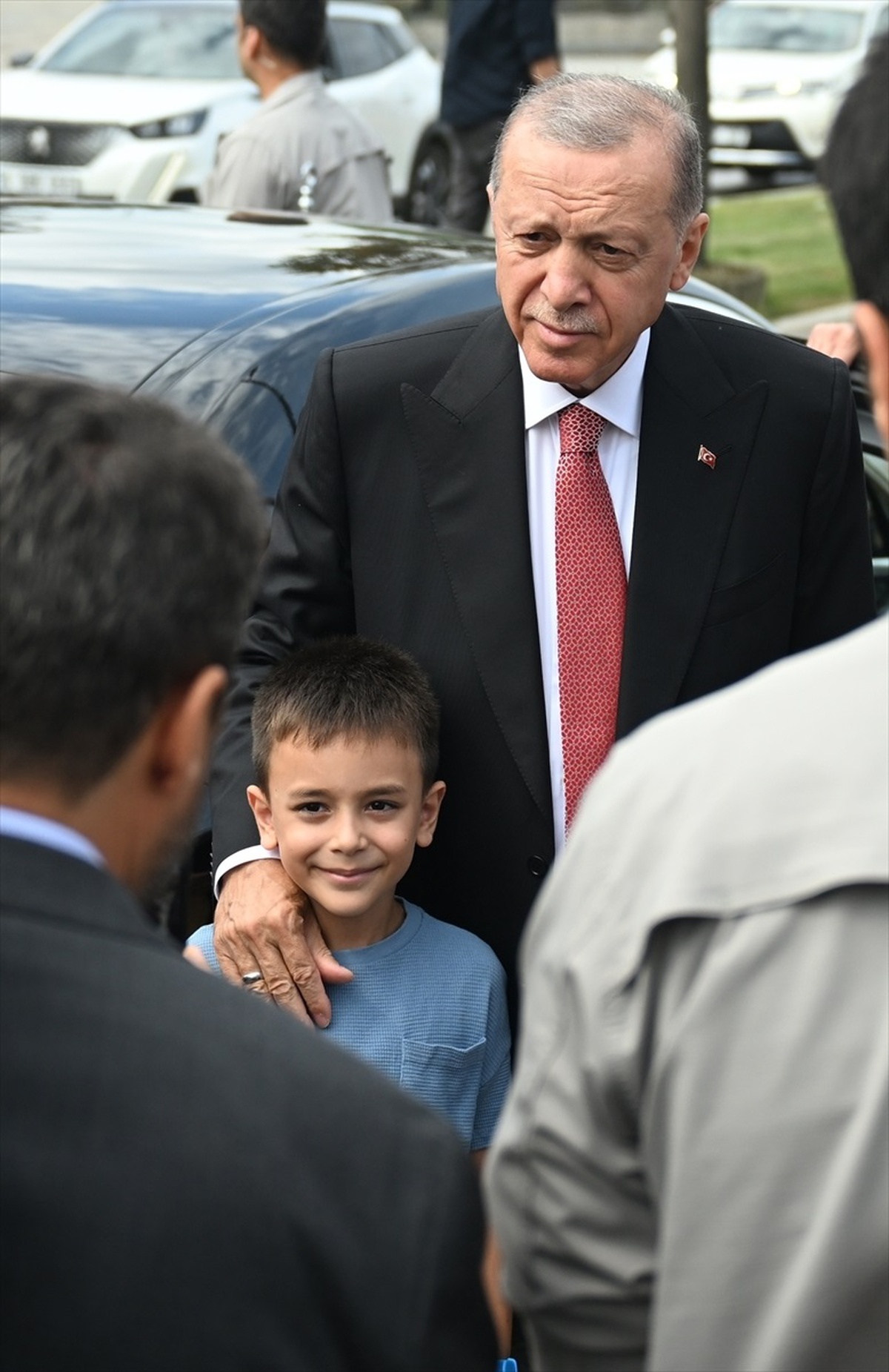 Cumhurbaşkanı Erdoğan, Üsküdar\'da esnafı ziyaret etti