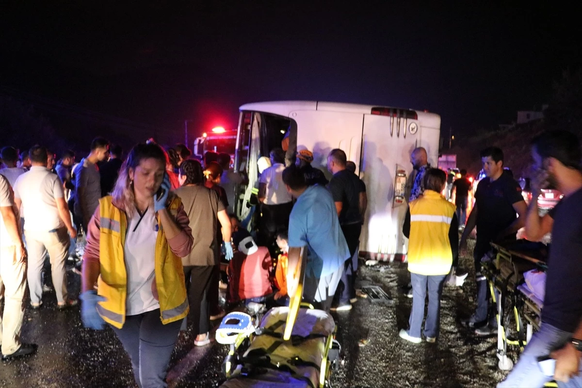 Denizli\'de otobüs kazası: 3 kişi hayatını kaybetti