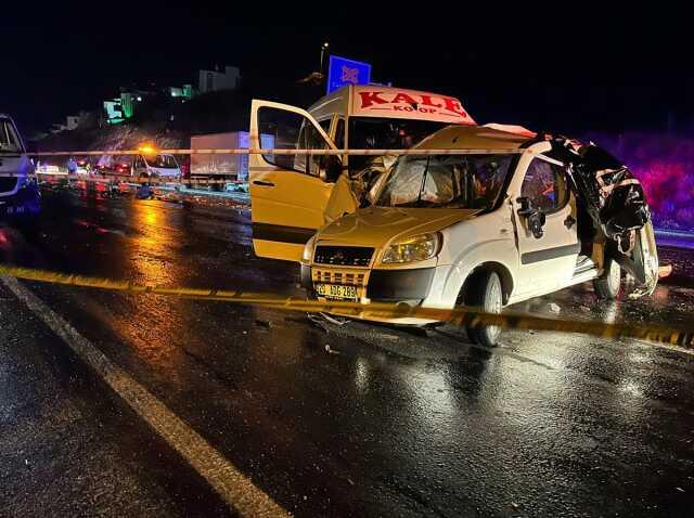 Denizli'de zincirleme trafik kazası: 3 ölü, 50 yaralı