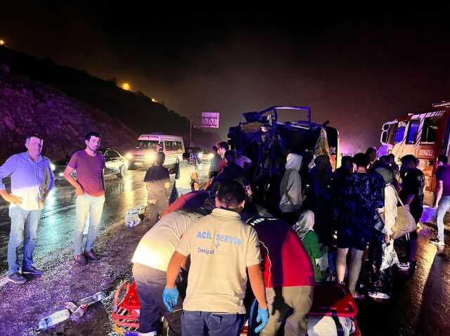 Denizli'de zincirleme trafik kazası: 3 ölü, 50 yaralı