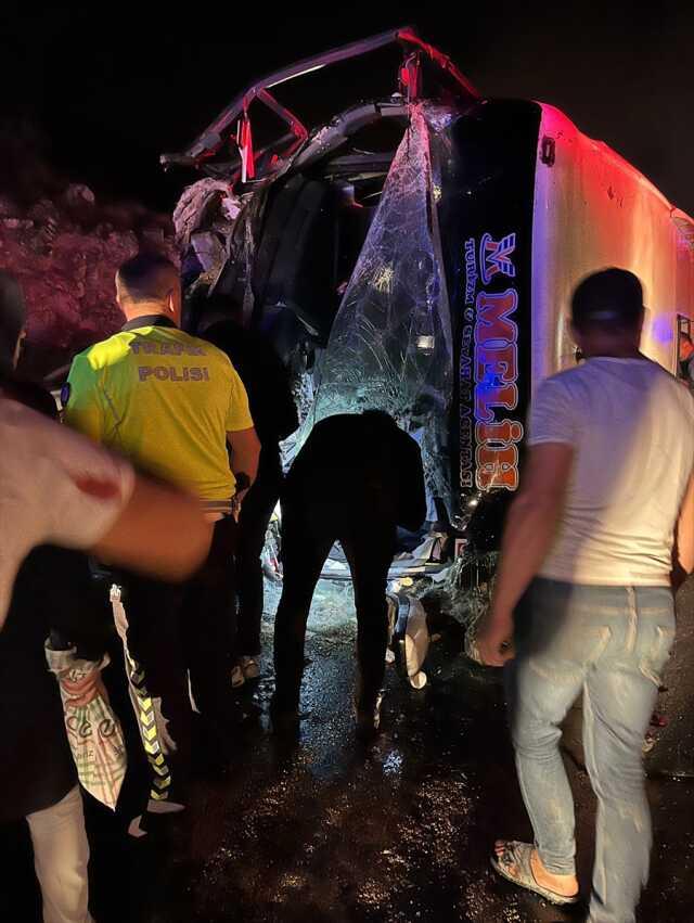 Denizli'de zincirleme trafik kazası: 3 ölü, 50 yaralı