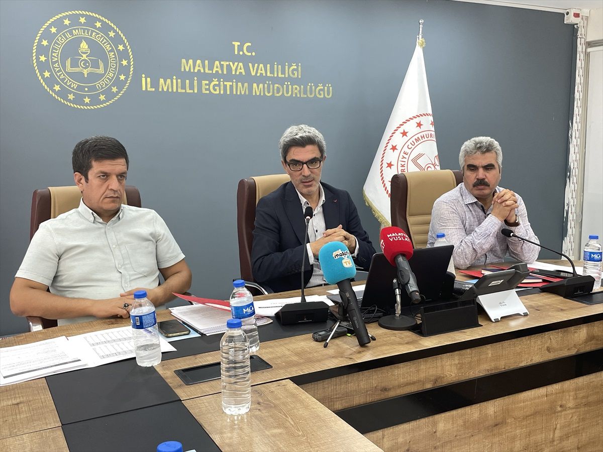 Depremden etkilenen Malatya\'da okullar yeni eğitim-öğretim sezonuna hazırlanıyor