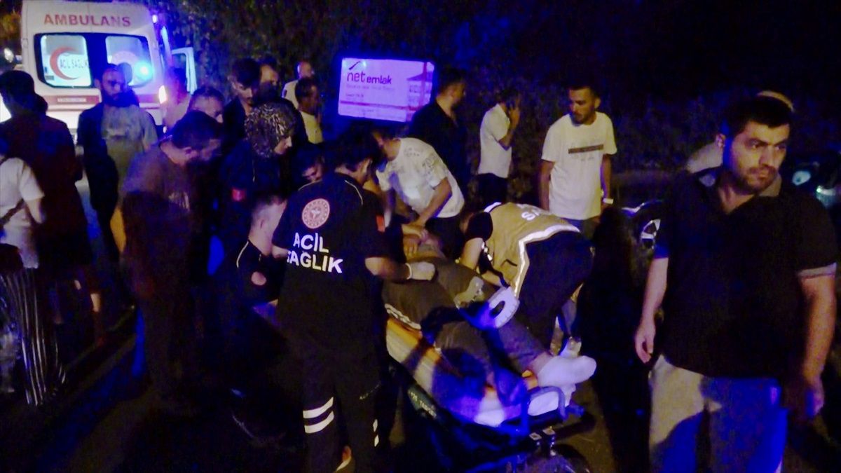 Düzce\'de otomobilin önündeki araca çarptığı kazada 4 kişi yaralandı