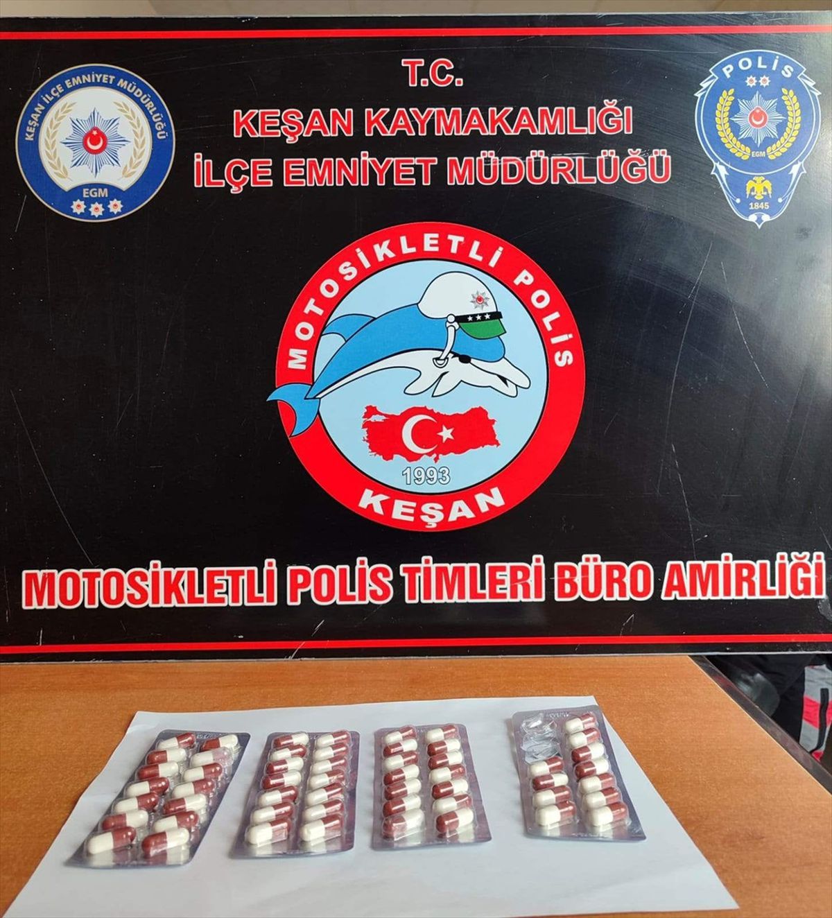 Edirne\'de uyuşturucuyla yakalanan 2 şüpheli gözaltına alındı