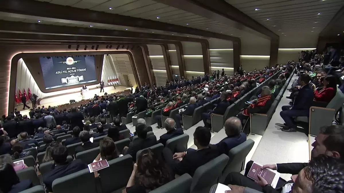 Erdoğan: "Bir Hayalim Var... Meclis\'in Açılışı ile Birlikte Türk Demokrasisini Yeni Bir Anayasaya Kavuşturmak İçin Girişimlerimizi Tekrar...