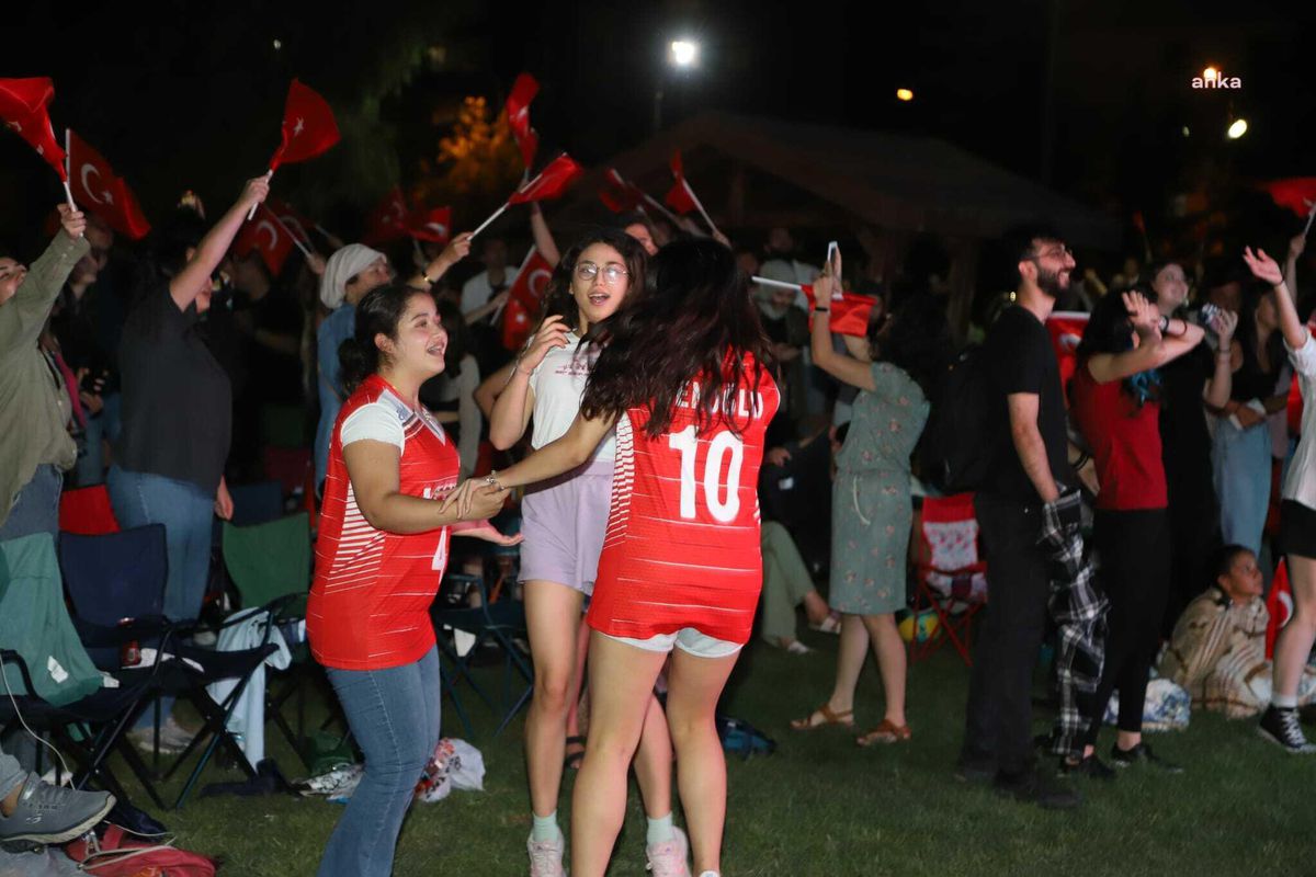 Eskişehir Büyükşehir Belediyesi, Milli Kadın Voleybol Takımının Finale Yükselmesini Kutladı