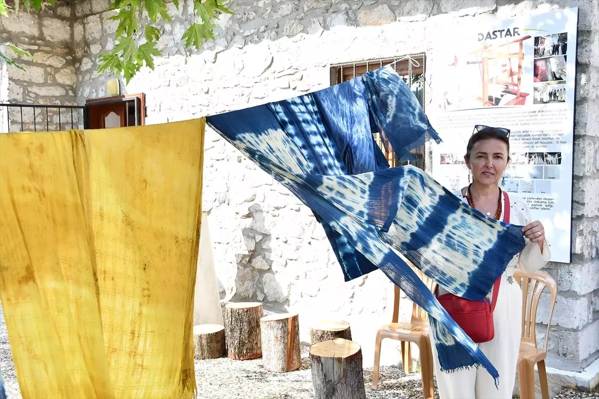 Fethiye\'de Üzümlü Dastarı doğal boyama etkinliği düzenlendi