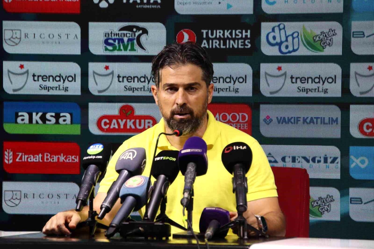 Çaykur Rizespor Teknik Direktörü İlhan Palut: Hafta hafta daha iyi görüntü veren bir takımımız var