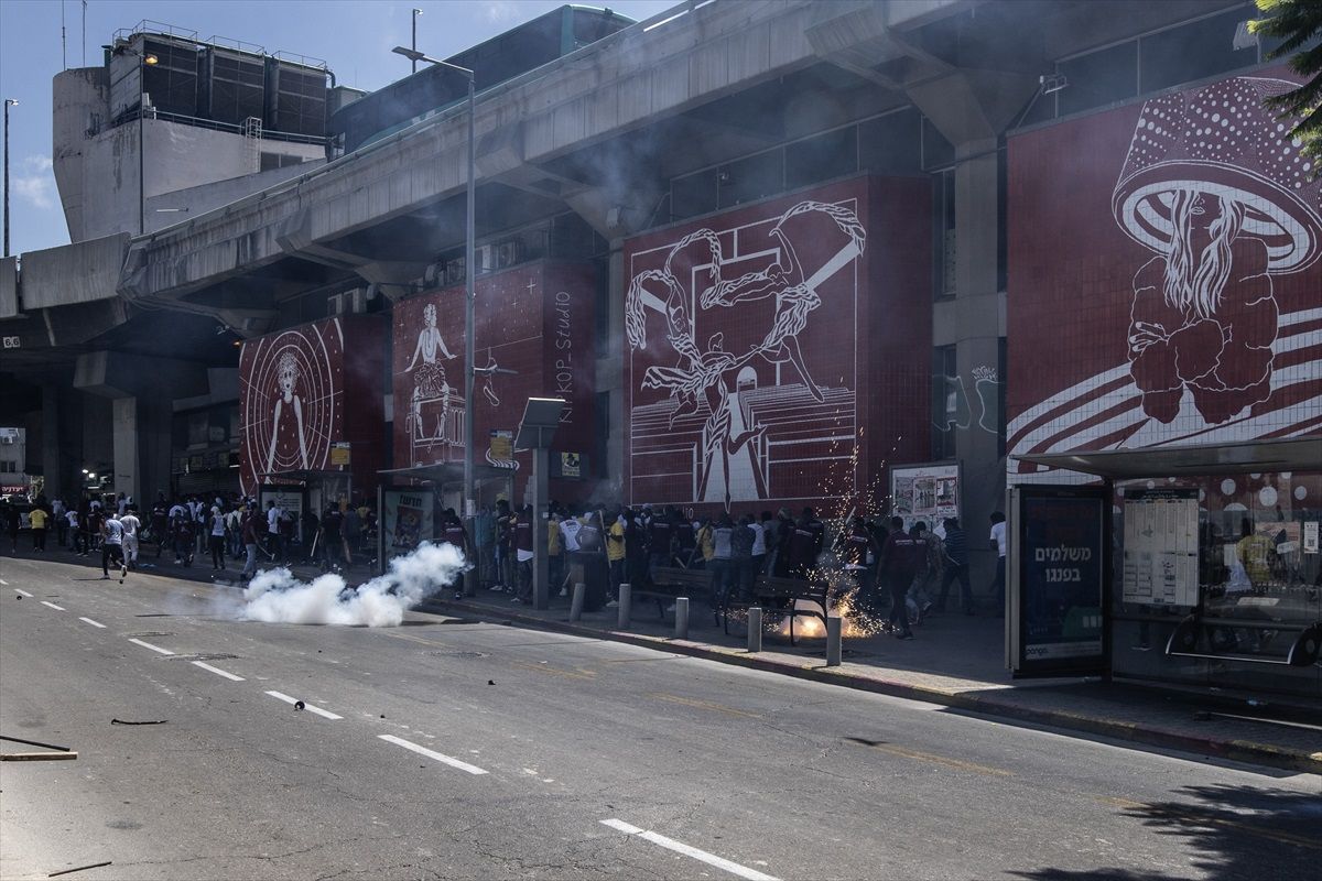 İsrail\'de Eritreli Göçmenlere Polis Müdahalesi: 27 Polis ve Onlarca Protestocu Yaralandı