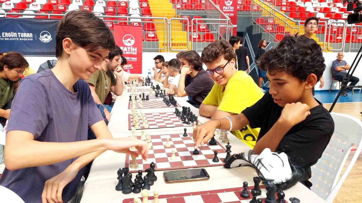 Uluslararası İstanbul Açık Satranç Turnuvası\'nda Ödüller Takdim Edildi