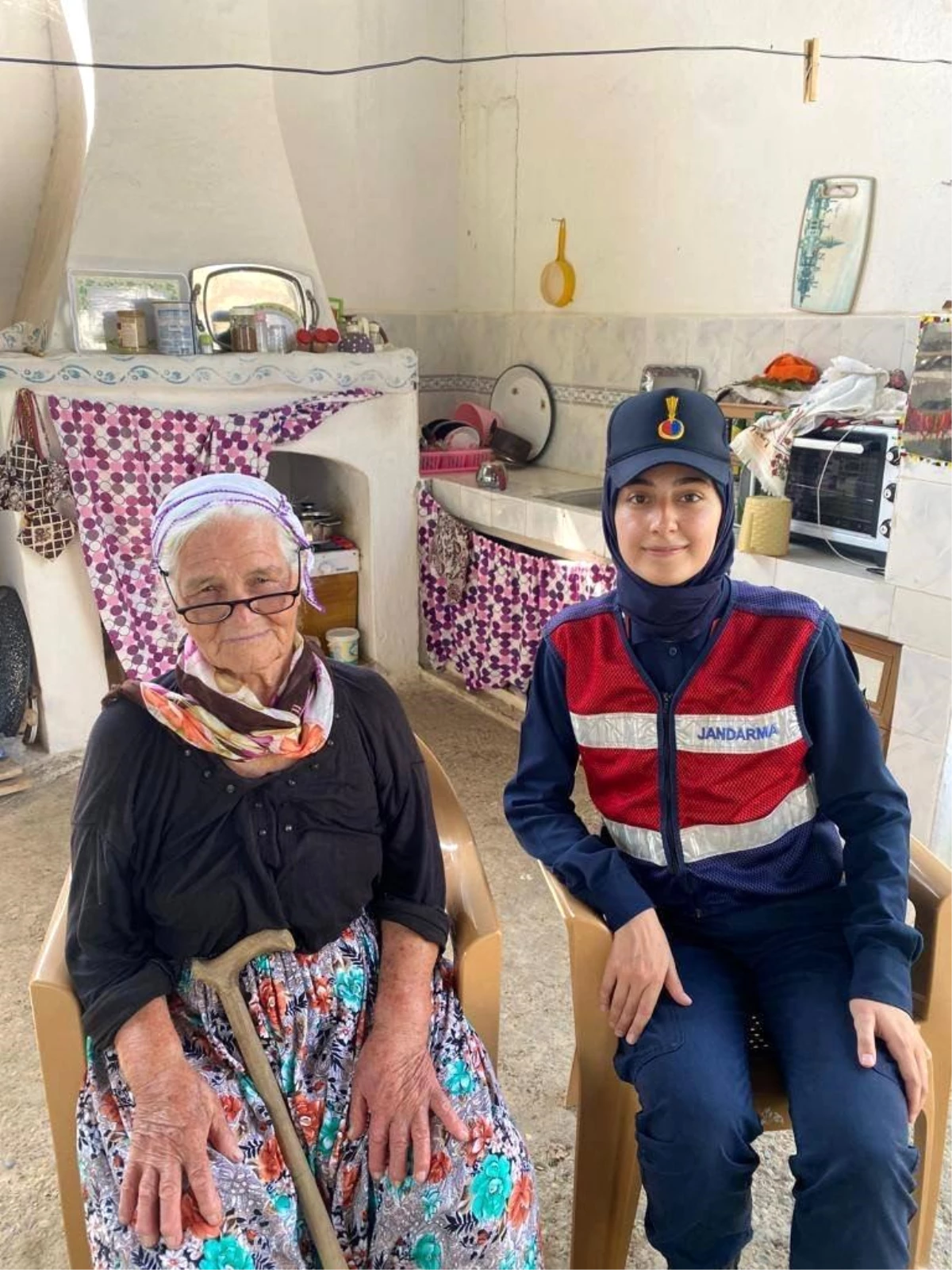 Aydın\'da Jandarma, 80 yaş üstü vatandaşları ziyaret etti