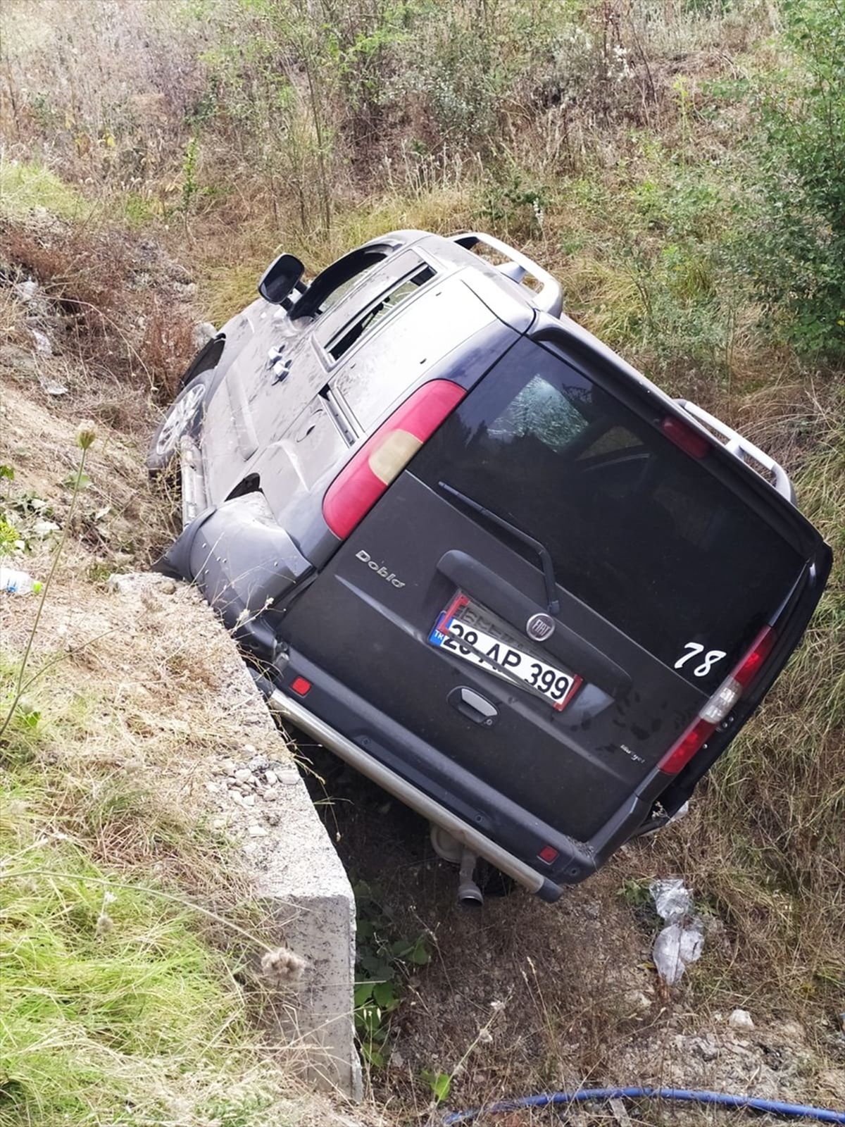 Safranbolu\'da Devrilen Araçta 5 Kişi Yaralandı
