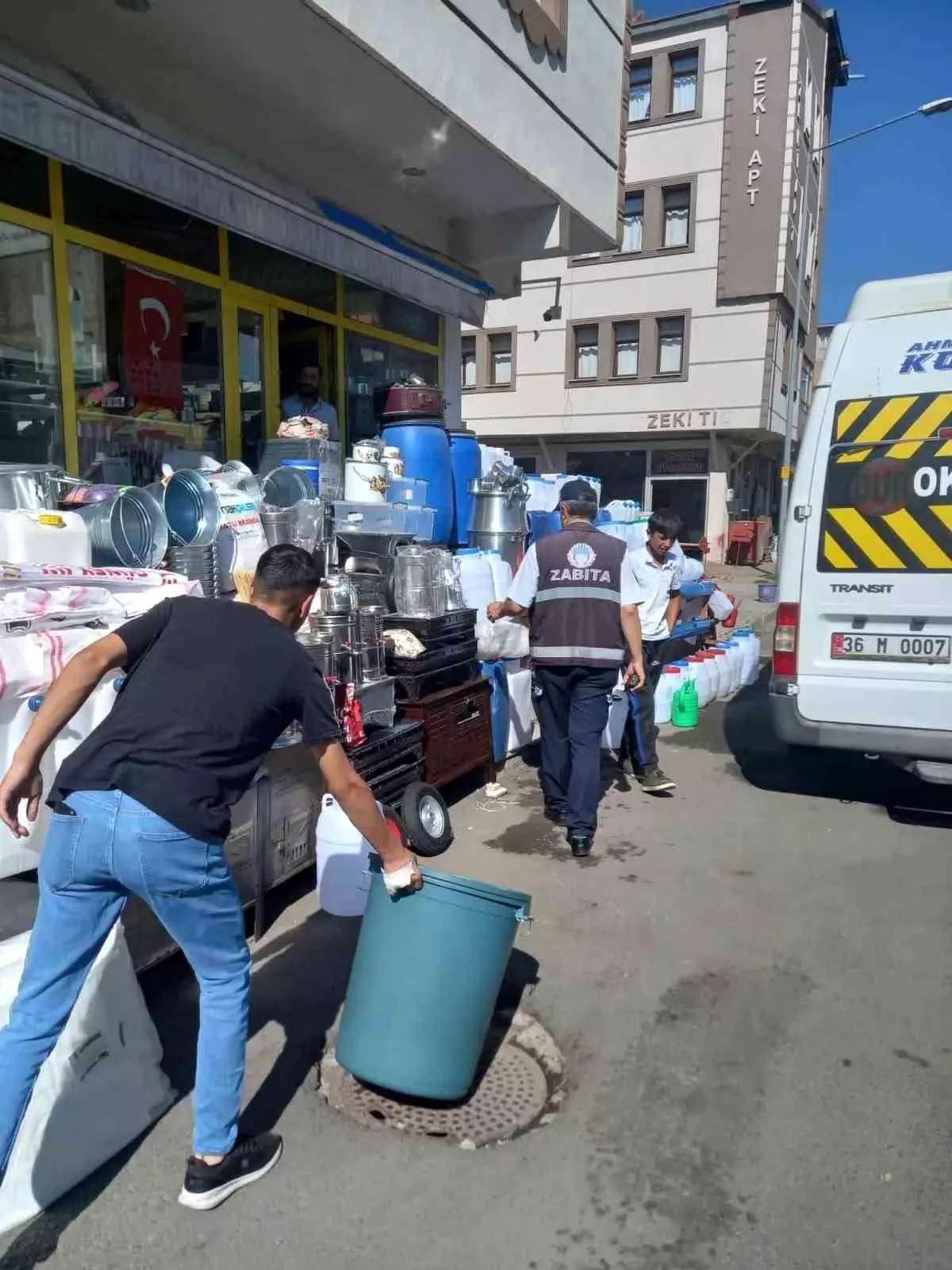 Kars\'ta Kaldırım ve Yol İşgalleri Tehlike Saçıyor