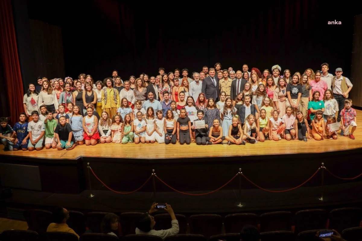 Karşıyaka Belediye Tiyatrosu Yaz Dönemi Temel Oyunculuk Eğitimi Son Buldu