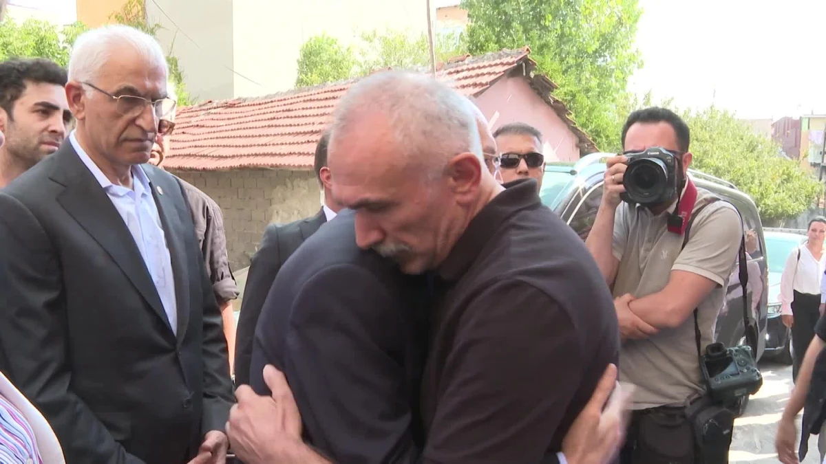 Kılıçdaroğlu, Burak Kan\'ın ailesini ziyaret etti