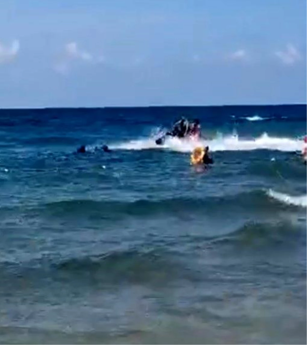 Kandıra\'da Denizde Boğulma Tehlikesi Geçiren 4 Kişi Kurtarıldı