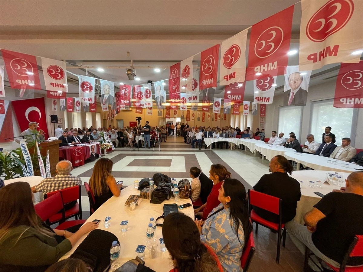 MHP Söke İlçe Teşkilatı Olağan Kongresi\'nde Ömer Akalın yeniden başkanlığa seçildi