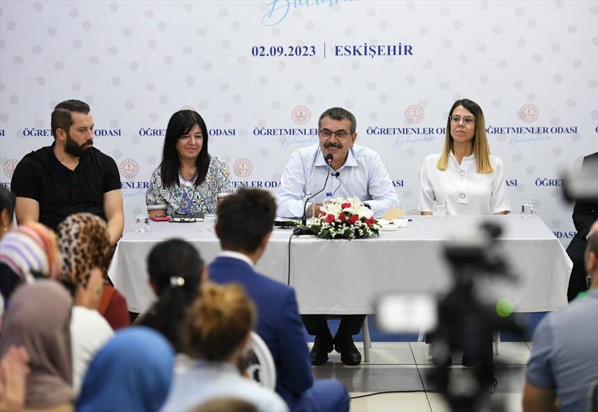 Milli Eğitim Bakanı Yusuf Tekin, Eskişehir\'de öğretmenlerle buluştu