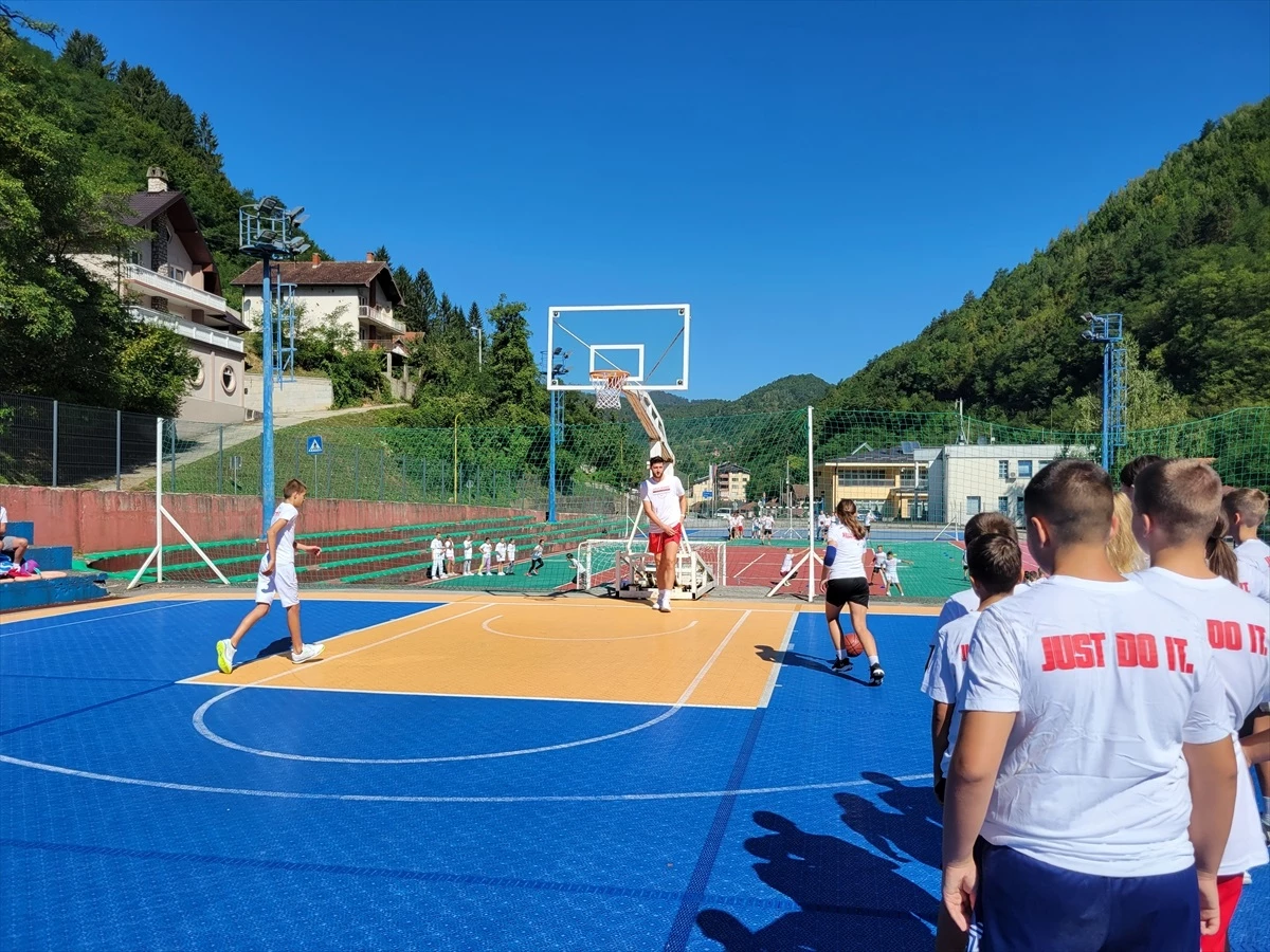 NBA\'li Jusuf Nurkic, Bosna Hersek\'te çocuklar için basketbol kampı düzenledi