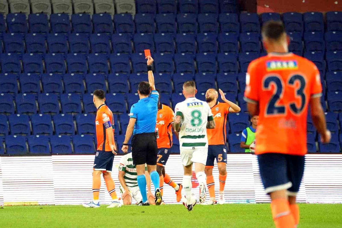 Başakşehir\'in Ousseynou Ba transferi hayal kırıklığıyla sonuçlandı