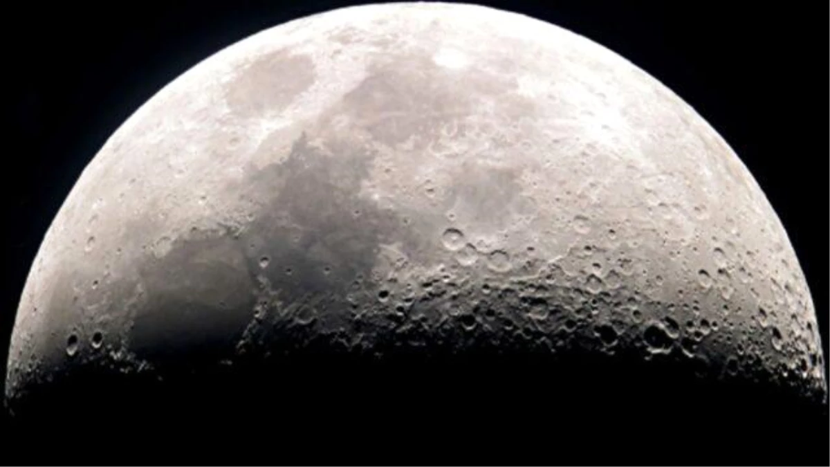 Rus Uzay Aracı Ay\'a Zarar Verdi, Krater Oluştu