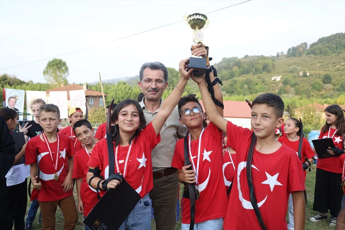 Aydoğan Köy Yaşam Merkezi\'nde Geleneksel Okçuluk Yarışması Düzenlendi