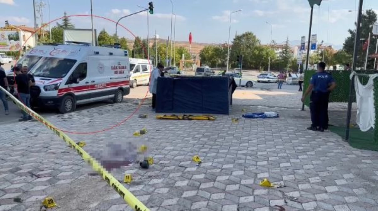 Elazığ\'da silahlı kavgada yaralanan kişiyi ambulansta öldürdü