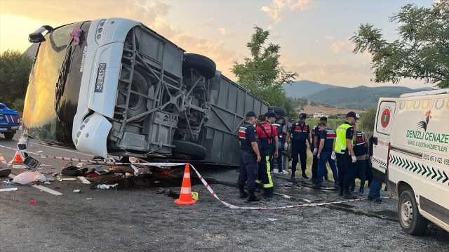 Son Dakika: Denizli'de tır, seyir halindeki yolcu otobüsüne çarptı: 6 ölü, 43 yaralı Son Dakika: Denizli'de tır, seyir halindeki yolcu otobüsüne çarptı: 6 ölü, 43 yaralı