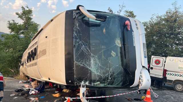 Son Dakika: Denizli'de tır, seyir halindeki yolcu otobüsüne çarptı: 6 ölü, 43 yaralı Son Dakika: Denizli'de tır, seyir halindeki yolcu otobüsüne çarptı: 6 ölü, 43 yaralı