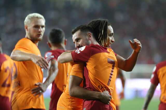 Son Dakika: Süper Lig'in 4. haftasında Galatasaray, Gaziantep FK'yı deplasmanda 3-0 mağlup etti Son Dakika: Süper Lig'in 4. haftasında Galatasaray, Gaziantep FK'yı deplasmanda 3-0 mağlup etti