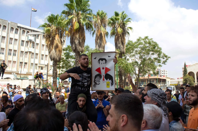 Suriye'de hükümet karşıtı protestolar yayılıyor! Kalabalıkların ağzında 'Esad istifa' sloganları var